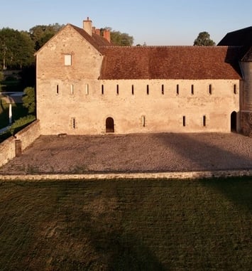 Une abbaye cachée dans une ferme !