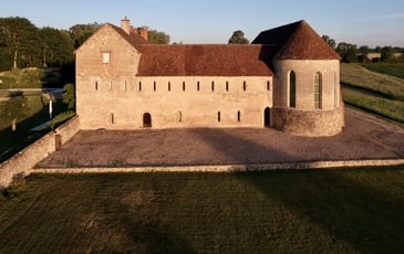 Une abbaye cachée dans une ferme !