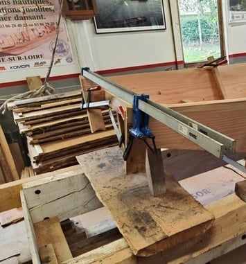 Visite d'un atelier de fabrication de barques et bateaux en bois
