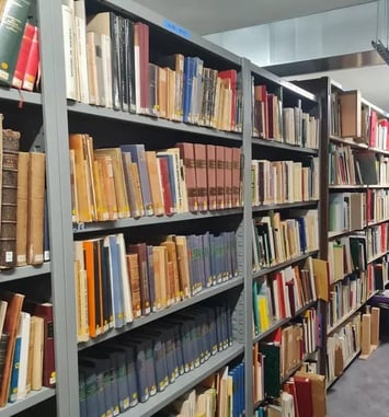 Visite des réserves patrimoniales de la médiathèque de Vierzon